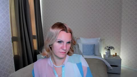 Snapshot of louisa_bay chatting on 12.13.24 Louisa online show from 12.13.24