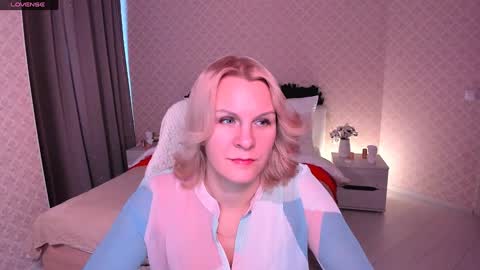 Snapshot of louisa_bay chatting on 01.03.25 Louisa online show from 01.03.25