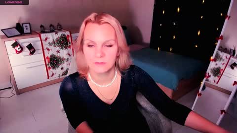 Snapshot of louisa_bay chatting on 01.09.25 Louisa online show from 01.09.25