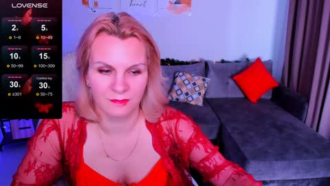 Snapshot of louisa_bay chatting on 01.17.25 Louisa online show from 01.17.25