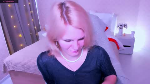 Snapshot of louisa_bay chatting on 01.24.25 Louisa online show from 01.24.25