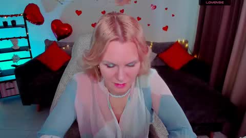 Snapshot of louisa_bay chatting on 02.11.25 Louisa online show from 02.11.25