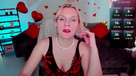 Snapshot of louisa_bay chatting on 02.11.25 Louisa online show from 02.11.25