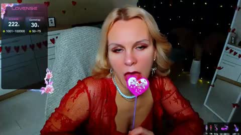 Snapshot of louisa_bay chatting on 02.14.25 Louisa online show from 02.14.25