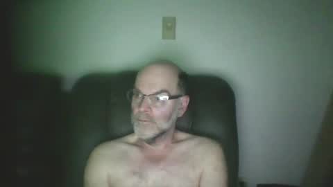 Snapshot of louism13 chatting on 10.27.25 louism13 online show from 10.27.25