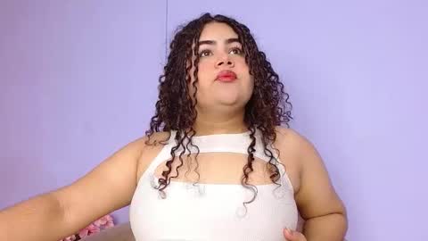Snapshot of lourdes_moon22 chatting on 10.18.25 lourdes_moon22 online show from 10.18.25