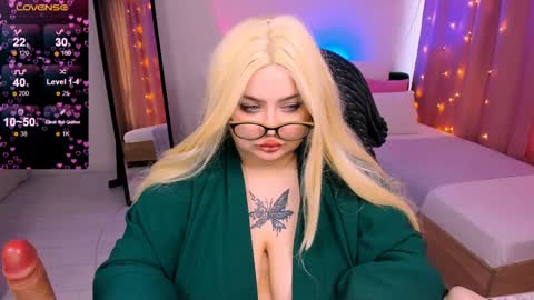 Snapshot of love_insidee chatting on 02.02.25 Sailor online show from 02.02.25