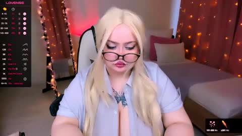 Snapshot of love_insidee chatting on 03.02.25 Sailor online show from 03.02.25