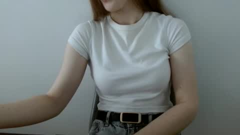 Snapshot of love_vivian chatting on 06.17.26 Vivian online show from 06.17.26