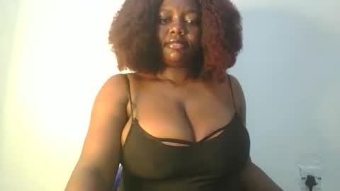 Snapshot of lovecumsluttie chatting on 09.18.25 mila online show from 09.18.25