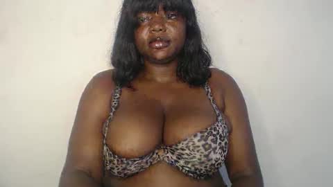 Snapshot of lovecumsluttie chatting on 10.05.25 mila online show from 10.05.25