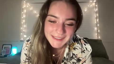 Snapshot of lovefromrose1 chatting on 07.16.26 Olivia Rose online show from 07.16.26