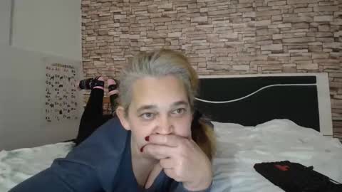 Snapshot of loveheaven4u chatting on 11.29.25 heaven online show from 11.29.25