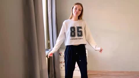 Ella online show from 12.04.25