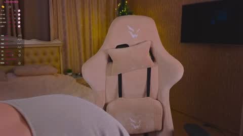 Laura online show from 12.24.24