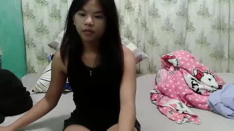 Snapshot of lovellypussy4u chatting on 12.05.25 lovellypussy4u online show from 12.05.25