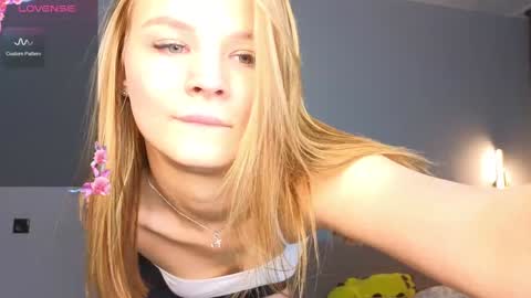 Snapshot of lovely_babyy chatting on 12.31.24 Jenny online show from 12.31.24