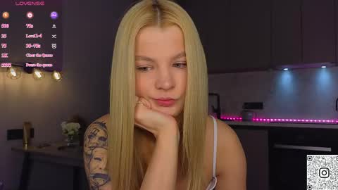 Snapshot of lovely_babyy chatting on 05.04.26 Jenny online show from 05.04.26