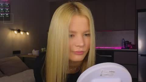 Snapshot of lovely_babyy chatting on 05.13.26 Jenny online show from 05.13.26