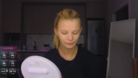 Snapshot of lovely_babyy chatting on 05.17.26 Jenny online show from 05.17.26