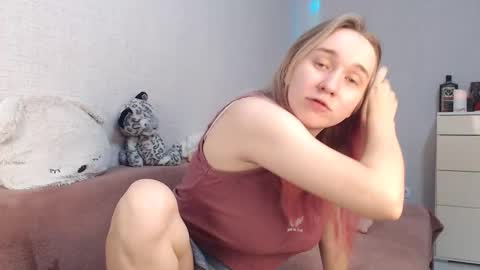 Snapshot of lovely_hayley chatting on 10.31.25 Lovely Hayley online show from 10.31.25