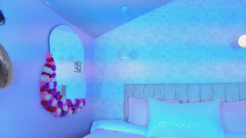 lovely_julls online show from 02.25.26