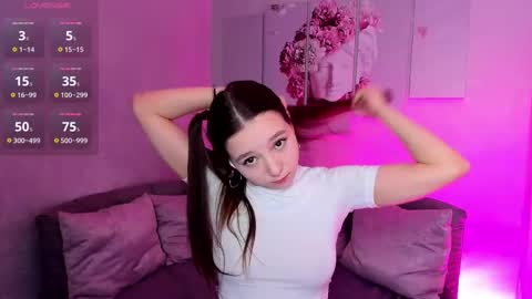 Snapshot of lovely_poppy chatting on 02.11.25 Lolly online show from 02.11.25