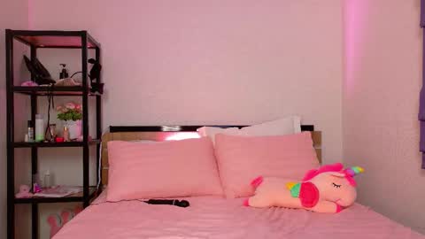 Snapshot of lovely_poppy chatting on 10.10.25 Lolly online show from 10.10.25