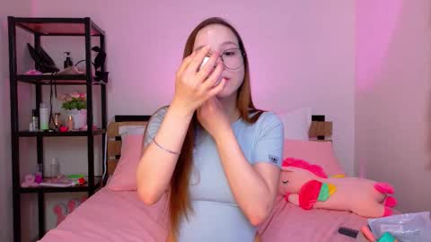 Snapshot of lovely_poppy chatting on 10.11.25 Lolly online show from 10.11.25