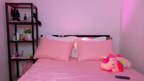 Snapshot of lovely_poppy chatting on 10.13.25 Lolly online show from 10.13.25