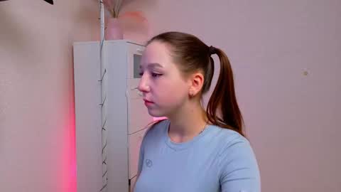 Snapshot of lovely_poppy chatting on 10.14.25 Lolly online show from 10.14.25