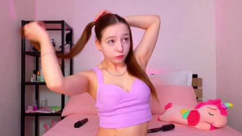 Snapshot of lovely_poppy chatting on 10.17.25 Lolly online show from 10.17.25