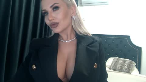 PrAllinXXXa online show from 12.10.24