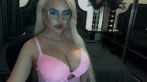 Snapshot of lovelyblondyxxx chatting on 06.10.26 PrAllinXXXa online show from 06.10.26