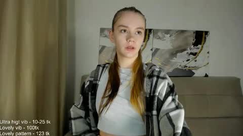 Snapshot of lovelygracee chatting on 09.19.25 lovelygracee online show from 09.19.25