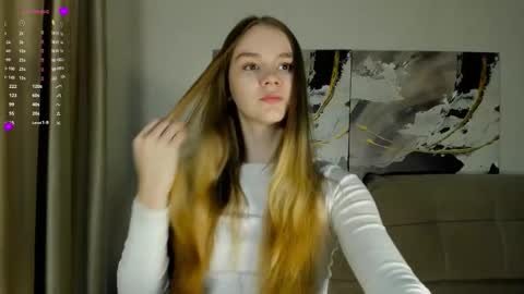 Snapshot of lovelygracee chatting on 09.25.25 lovelygracee online show from 09.25.25