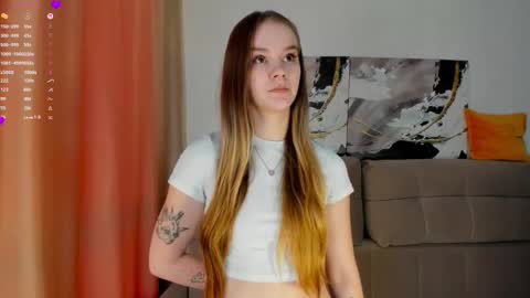 Snapshot of lovelygracee chatting on 10.04.25 lovelygracee online show from 10.04.25