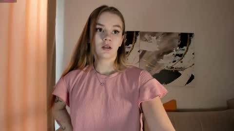 Snapshot of lovelygracee chatting on 10.13.25 lovelygracee online show from 10.13.25