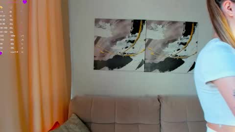Snapshot of lovelygracee chatting on 10.20.25 lovelygracee online show from 10.20.25