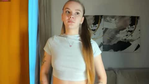 Snapshot of lovelygracee chatting on 10.22.25 lovelygracee online show from 10.22.25