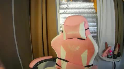 Snapshot of lovelykayleexx chatting on 11.13.25 ara online show from 11.13.25