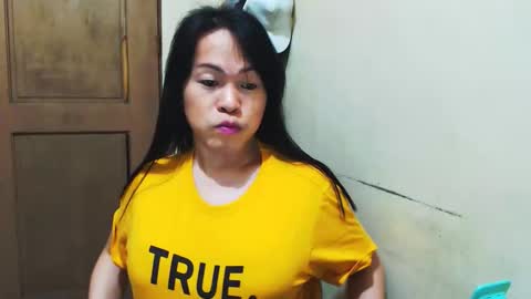 Snapshot of lovelykimts32 chatting on 09.23.25 lovelykimts32 online show from 09.23.25