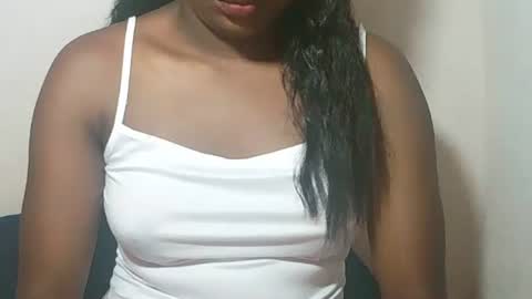 lovelylarra online show from 02.18.26