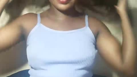 lovelylarra online show from 04.02.26