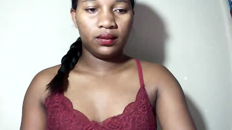 lovelylarra online show from 07.16.26