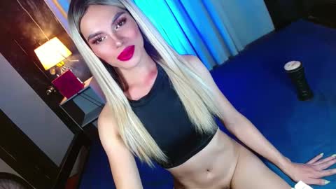 Snapshot of lovelymiss_shyna11 chatting on 03.04.25 lovelymiss_shyna11 online show from 03.04.25