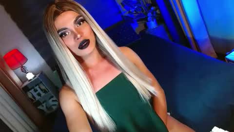 Snapshot of lovelymiss_shyna11 chatting on 10.07.25 lovelymiss_shyna11 online show from 10.07.25