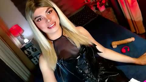 Snapshot of lovelymiss_shyna11 chatting on 10.13.25 lovelymiss_shyna11 online show from 10.13.25
