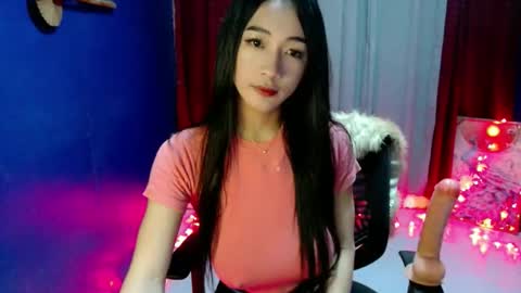Snapshot of lovelypetite143 chatting on 05.06.26 lovelypetite143 online show from 05.06.26