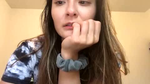 Queen Aria  online show from 10.25.25